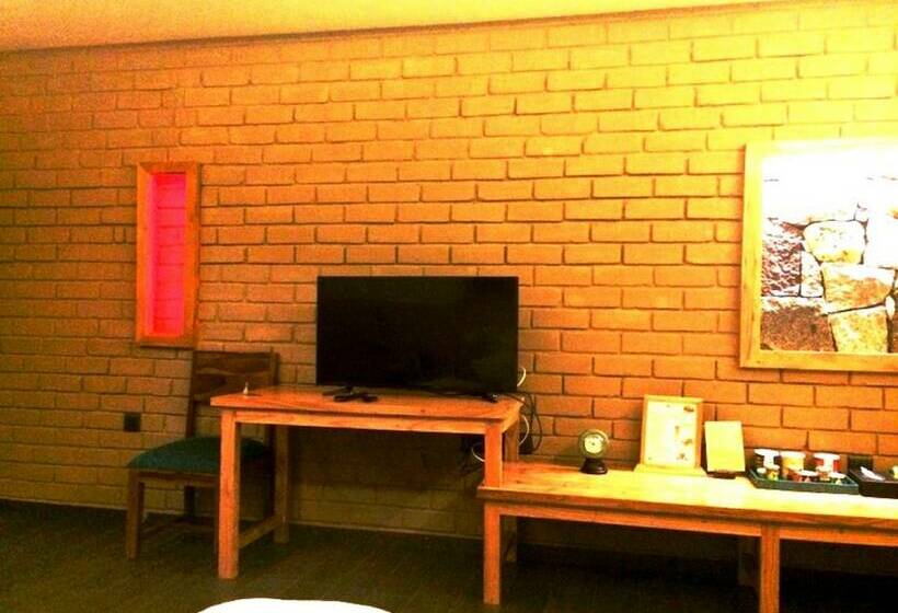 דירת חדר דלוקס, Stone Hedge Hotel Hunder