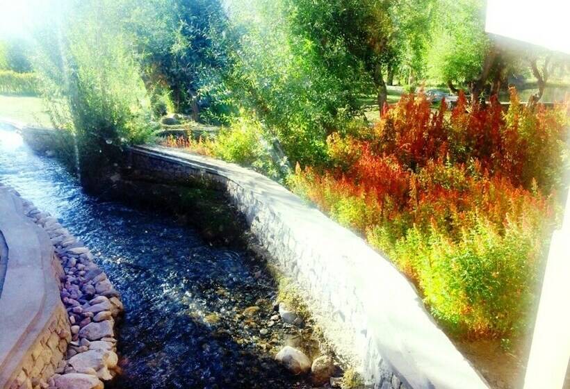 דירת חדר דלוקס, Stone Hedge Hotel Hunder