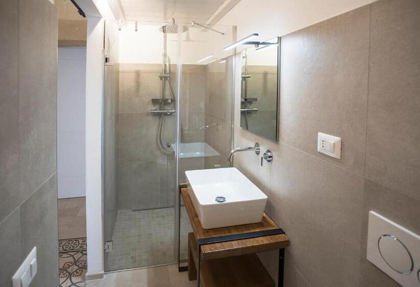 带阳台的豪华间, Palazzo Montemurro