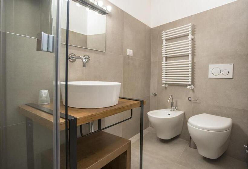 标准三人间, Palazzo Montemurro