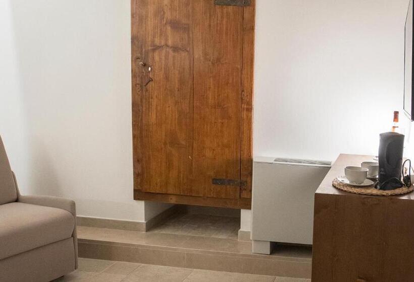 标准三人间, Palazzo Montemurro