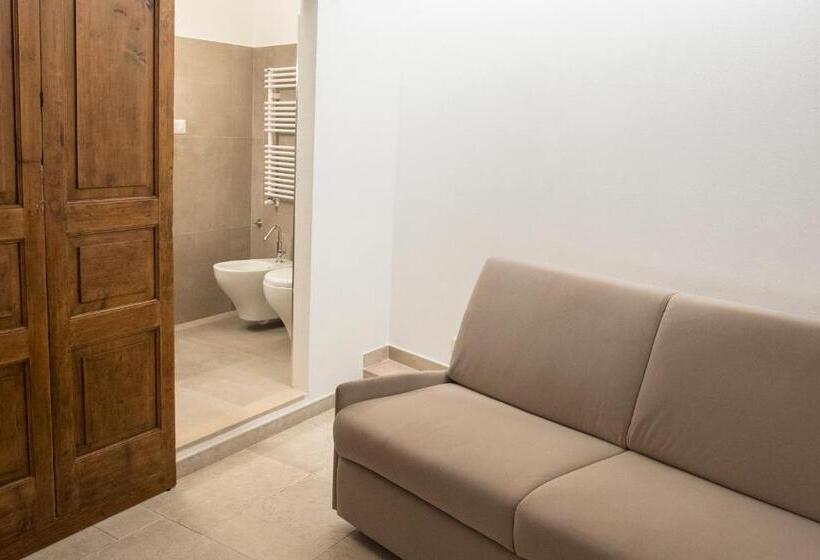 标准三人间, Palazzo Montemurro