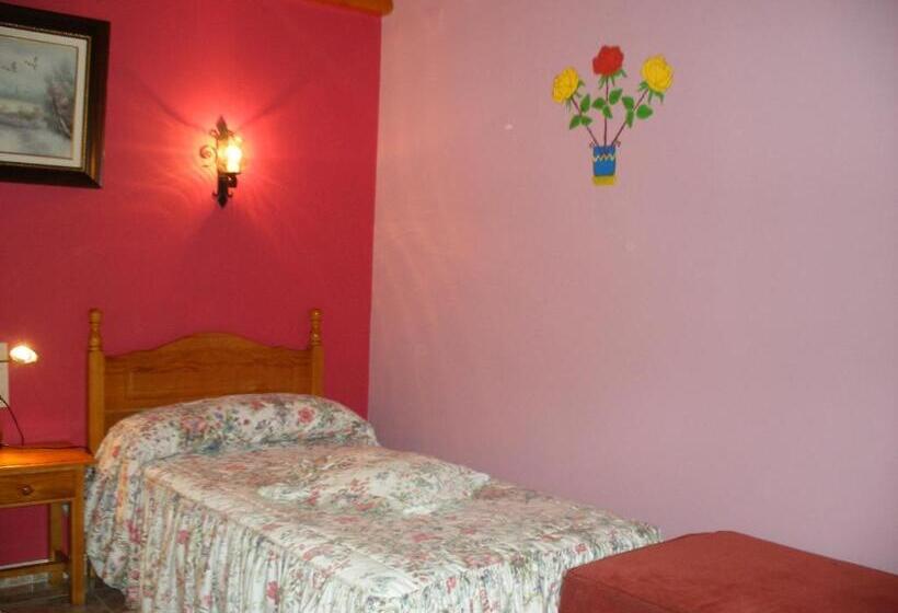 חדר סטנדרט לשלושה, Ca De Graus