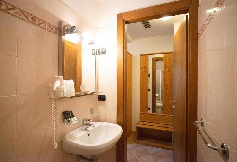 غرفة قياسية ثلاثية, Albergo Al Platano