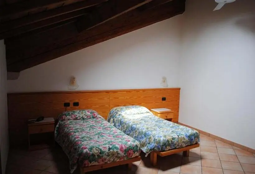 スタンダードトリプルルーム, Albergo Al Platano