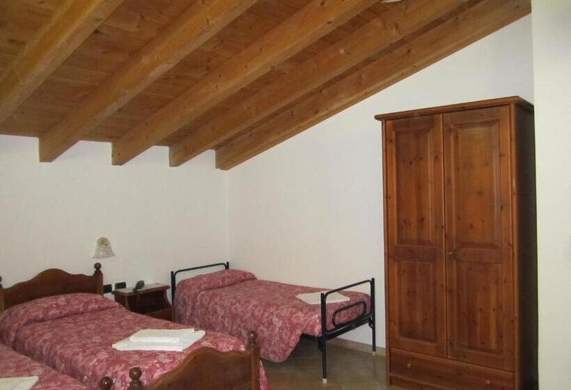 غرفة قياسية ثلاثية, Albergo Al Platano