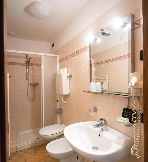 غرفة قياسية رباعية, Albergo Al Platano