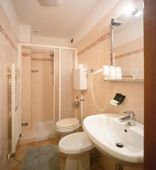スタンダード４人部屋, Albergo Al Platano