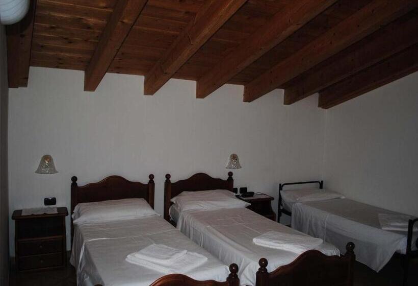 غرفة قياسية ثلاثية, Albergo Al Platano