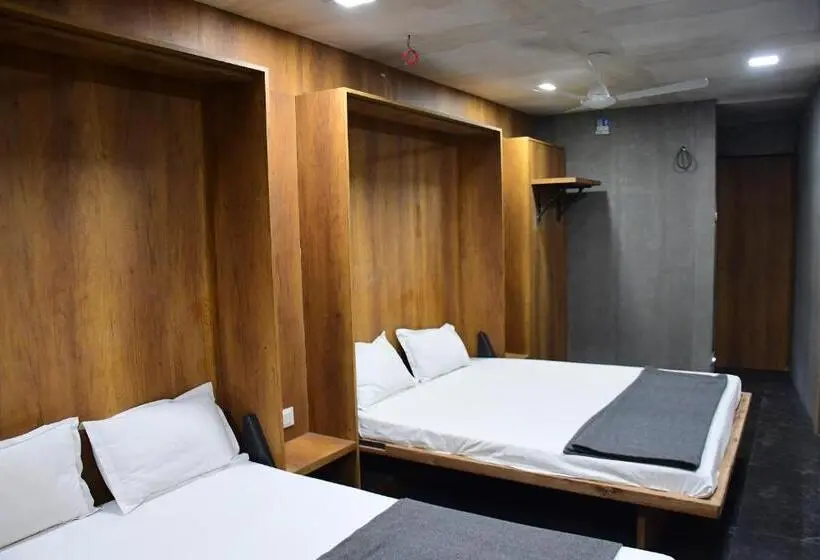 Chambre Familiale, Regency