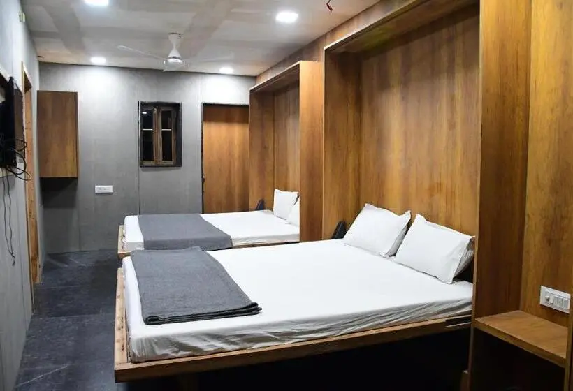 Chambre Familiale, Regency