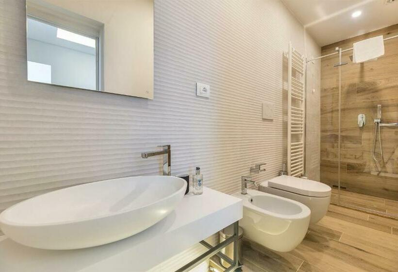 Deluxe Room, Via Milano 52