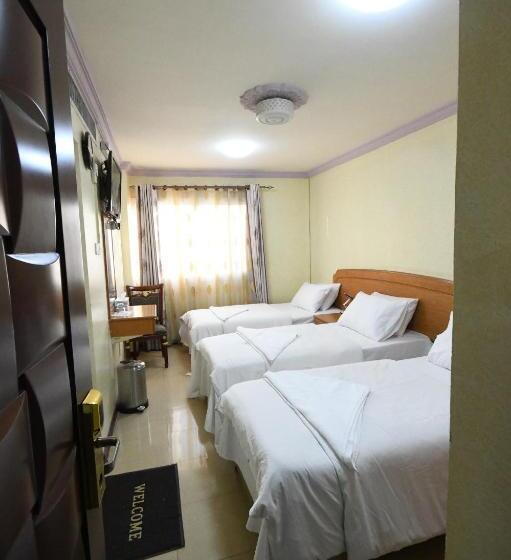 标准三人间, Maaeen