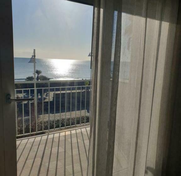 带大床的标准间, Iris Home