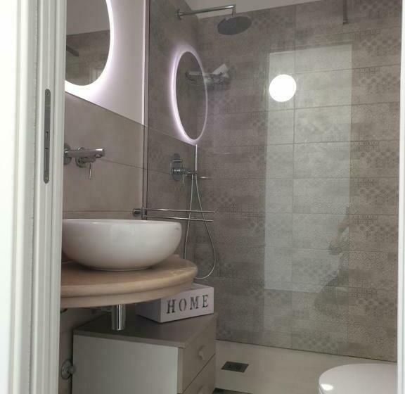 带大床的标准间, Iris Home