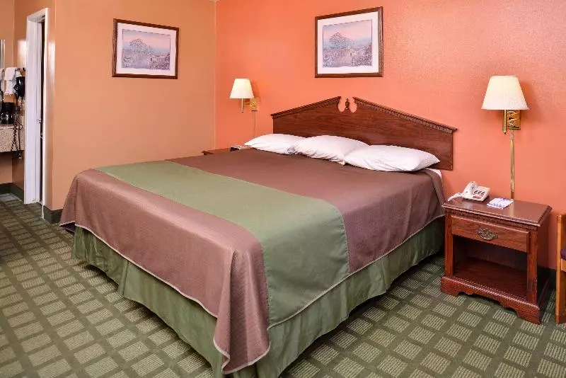 キングサイズベッドのスタンダードルーム, Americas Best Value Inn And Suites Siloam Springs