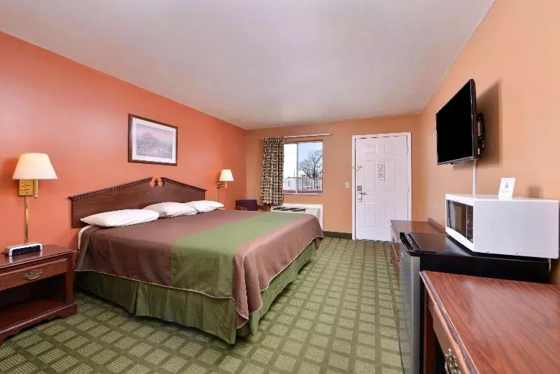 キングサイズベッドのスタンダードルーム, Americas Best Value Inn And Suites Siloam Springs