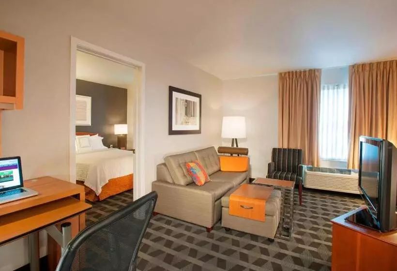 Suite Queen Bed, Towneplace Suites Dulles Airport