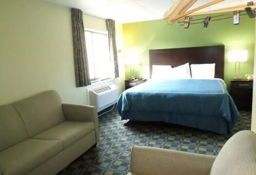 スイート, Travelodge By Wyndham Cleveland Lakewood