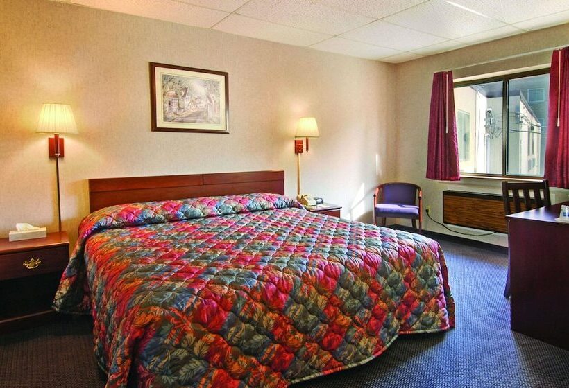 Люкс, Travelodge By Wyndham Cleveland Lakewood