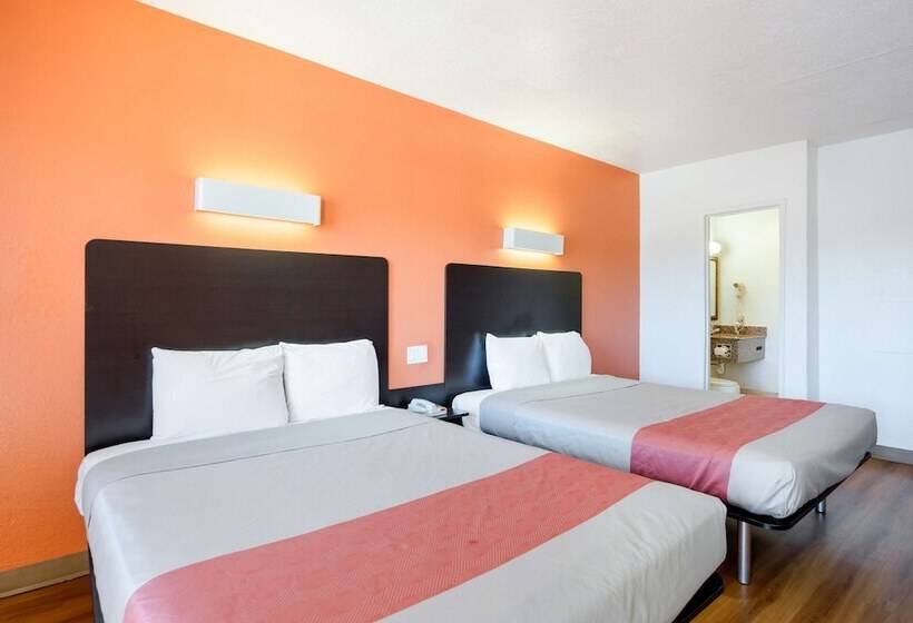Номер Стандарт 2 Двуспальные Кровати, Motel 6 Santa Fe, Nm  Downtown
