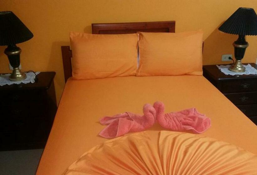 اتاق لوکس, Hostal Puerto Azul