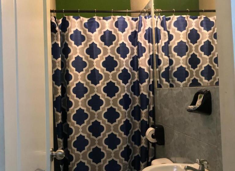 标准三人间, Hostal Puerto Azul