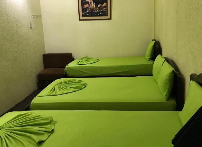 标准三人间, Hostal Puerto Azul