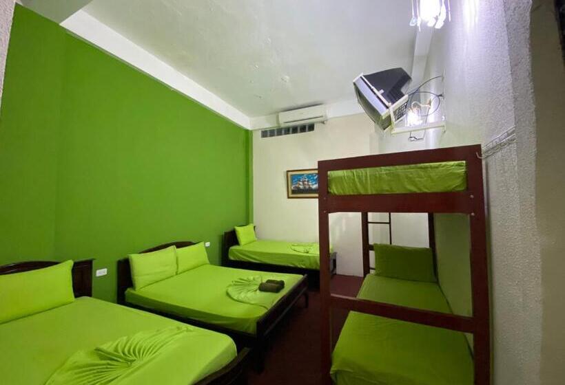 اتاق لوکس چهار تخته, Hostal Puerto Azul