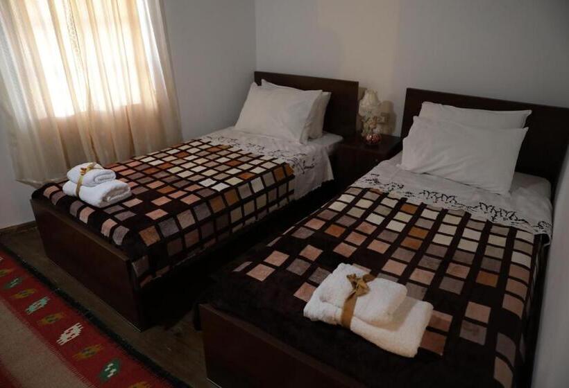 带城市景观的标准间, Guest House Mikel