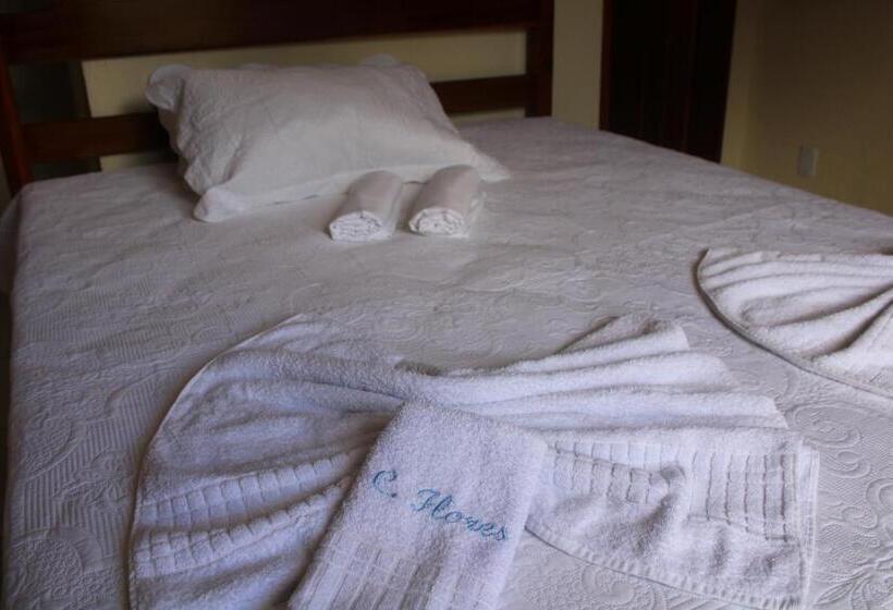 غرفة قياسية ثلاثية, Cantinho Das Flores