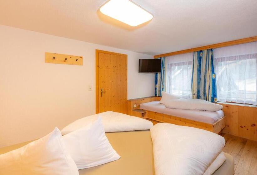 발코니가 있는 4인용 스탠다드 룸, Haus Saskia