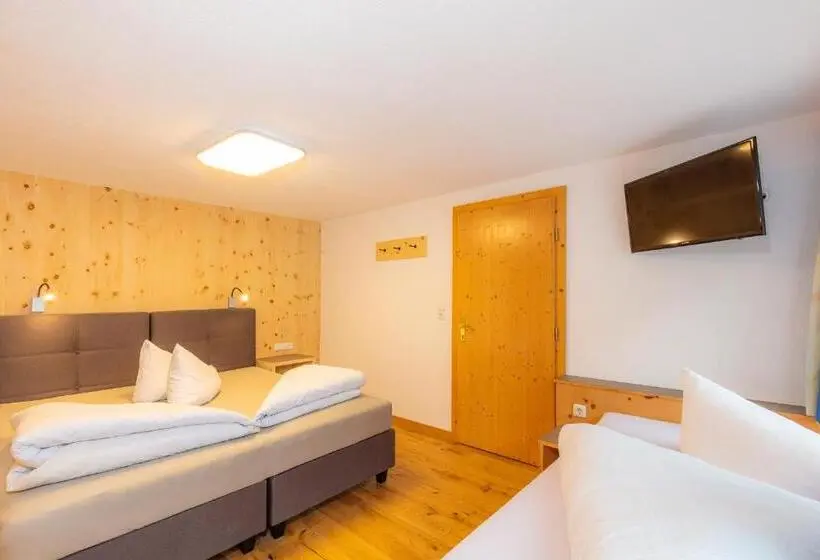 Camera Quadrupla Standard con Balcone, Haus Saskia