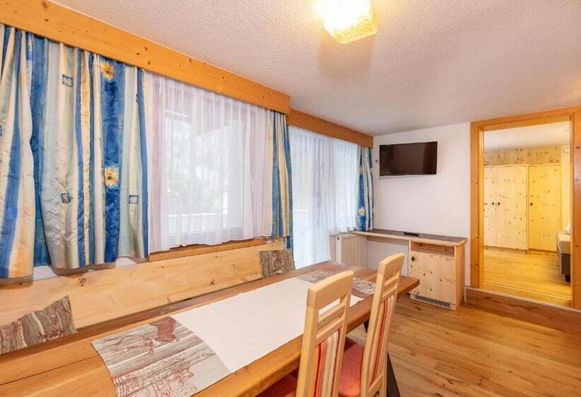 발코니가 있는 4인용 스탠다드 룸, Haus Saskia