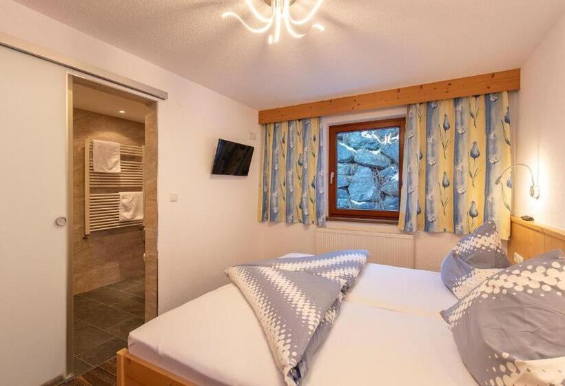 발코니가 있는 4인용 스탠다드 룸, Haus Saskia