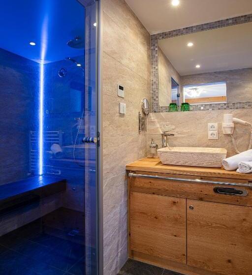 발코니가 있는 4인용 스탠다드 룸, Haus Saskia