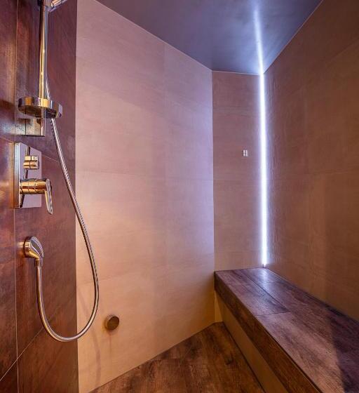 발코니가 있는 4인용 스탠다드 룸, Haus Saskia