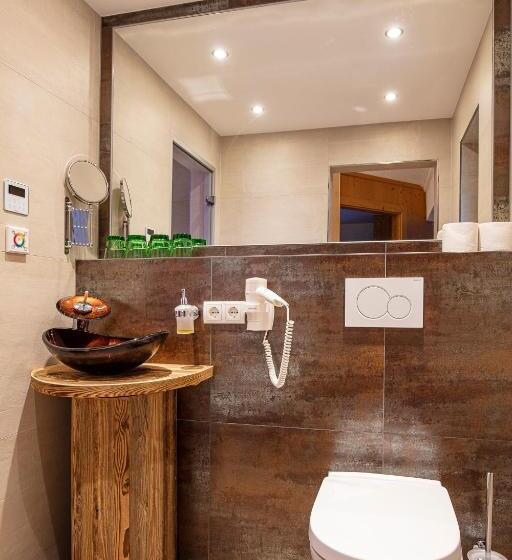 اتاق استاندارد چهارنفره با بالکن, Haus Saskia