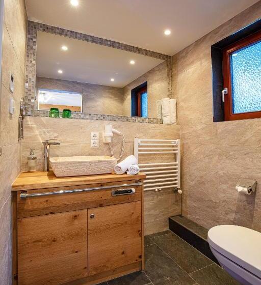 발코니가 있는 4인용 스탠다드 룸, Haus Saskia