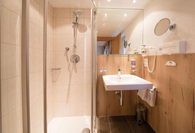 标准三人间, Haus Stefanie