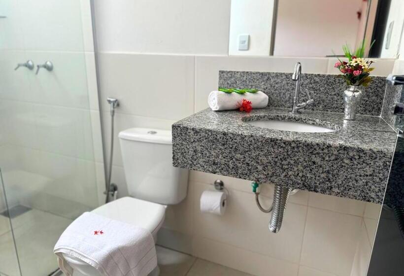 Quarto Triplo Standart, Shalom Pousada Capitolio