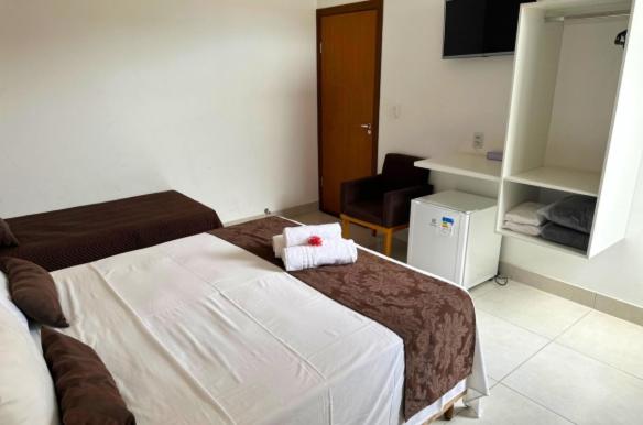 Quarto Triplo Standart, Shalom Pousada Capitolio