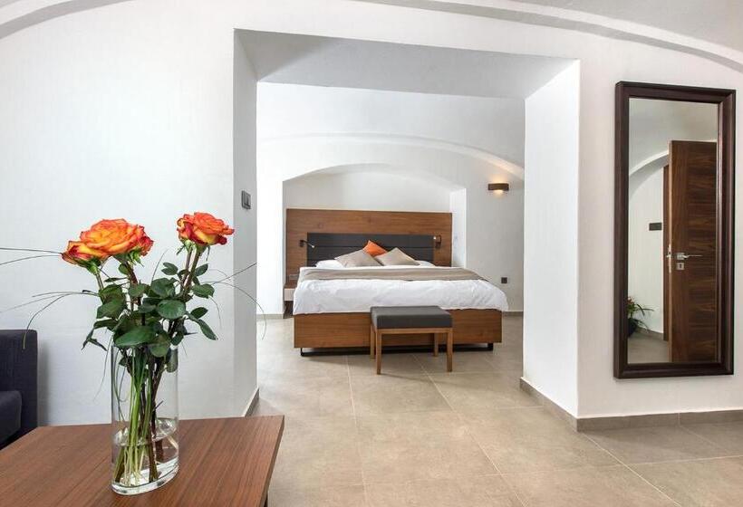 جناح عائلي, Residence Hluboká