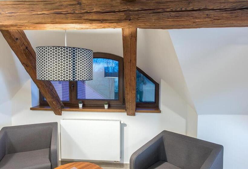 جناح ديلوكس, Residence Hluboká