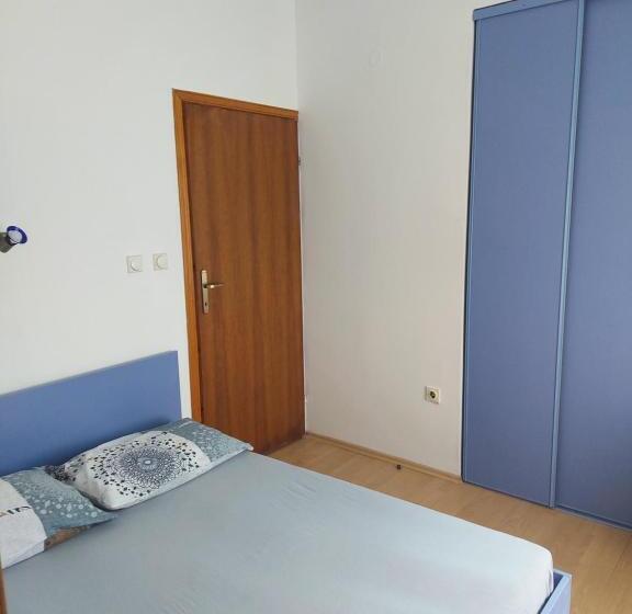 سوئیت با بالکن, Vila Jovana