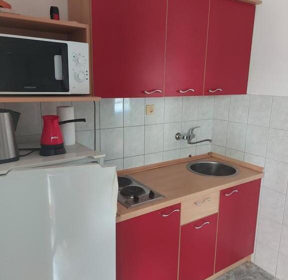 سوئیت با بالکن, Vila Jovana