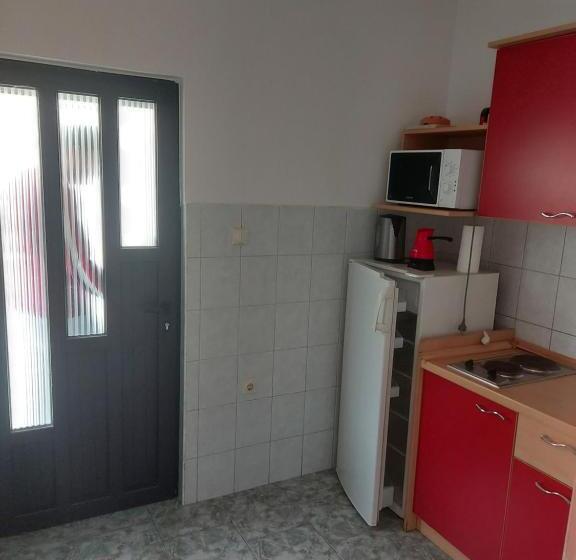سوئیت با بالکن, Vila Jovana
