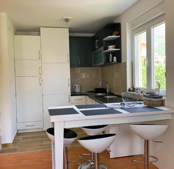 سوئیت 2 خوابه, Vila Jovana