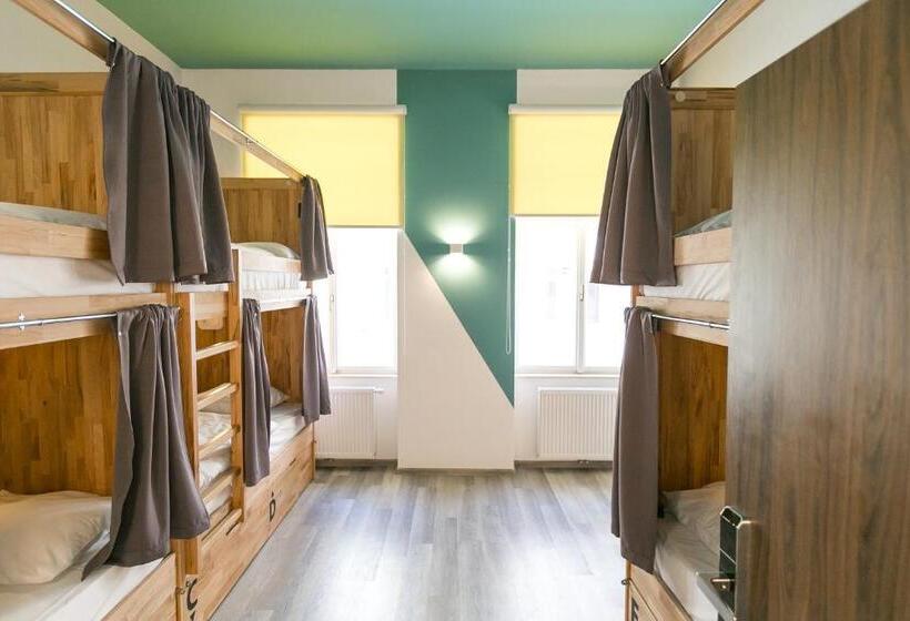 تختخواب در اتاق مشترک, Prague Dream Hostel