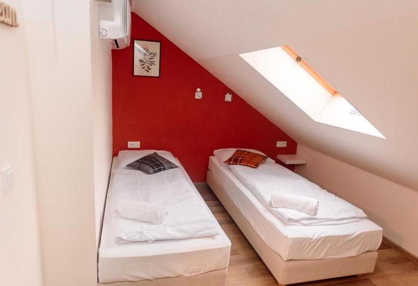اتاق اکونومی با حمام مشترک, Prague Dream Hostel
